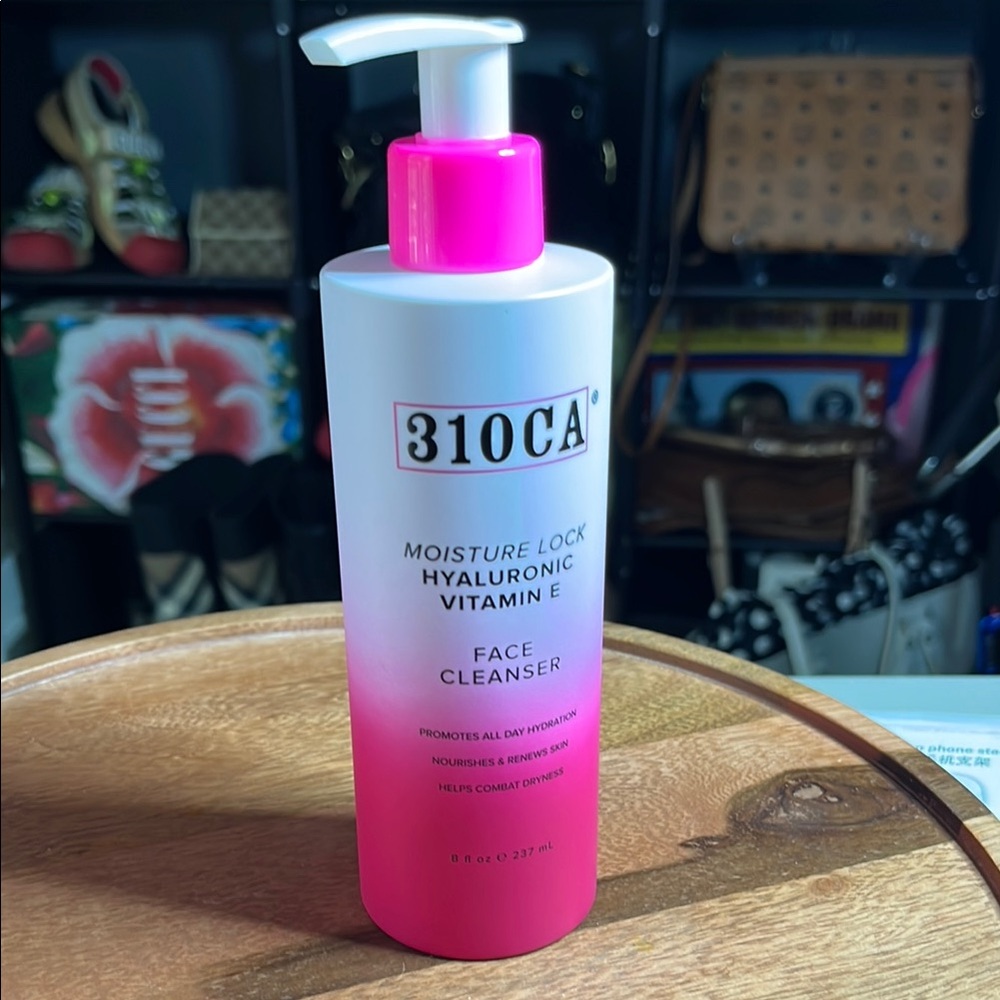 310CA Moisture Lock Hyaluronic Vitamin E Face Cleanser